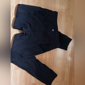 Lululemon 3/4 black leggings size 6